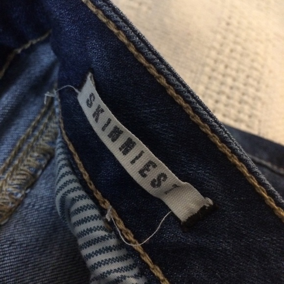 Medium wash skinny jeans - Picture 4 of 6